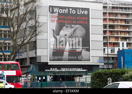 Londres, Royaume-Uni. 26 janvier, 2015. Une affiche est suspendu à la façade d'un immeuble à Londres pour mettre en surbrillance l'abattage illégal des éléphants en Afrique Crédit : amer ghazzal/Alamy Live News Banque D'Images