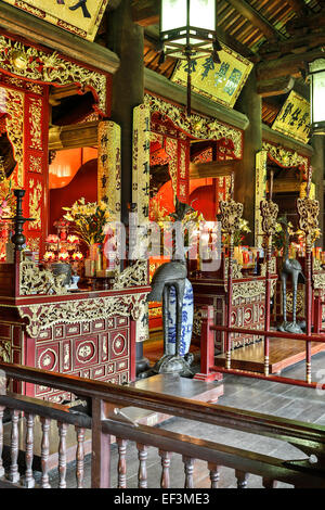 Hall dédié aux trois monarques influents dans l'histoire de l'Académie impériale, Temple de la littérature, Hanoi, Vietnam Banque D'Images