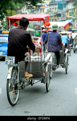 Location rickshaw vu de location de riksha, vieux quartier (aka le 36 rues), Hanoi, Vietnam Banque D'Images