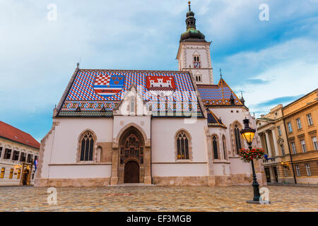 Lumière du soir sur Saint Mark's Church, dans la vieille ville de Zagreb, Zagreb, Croatie Banque D'Images