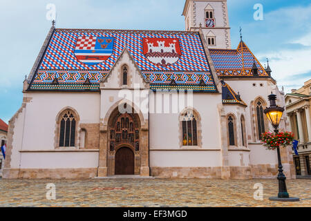 Lumière du soir sur Saint Mark's Church, dans la vieille ville de Zagreb, Zagreb, Croatie Banque D'Images