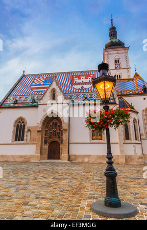 Lumière du soir sur Saint Mark's Church, dans la vieille ville de Zagreb, Zagreb, Croatie Banque D'Images