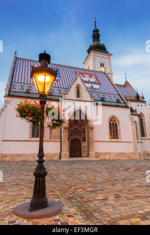 Lumière du soir sur Saint Mark's Church, dans la vieille ville de Zagreb, Zagreb, Croatie Banque D'Images