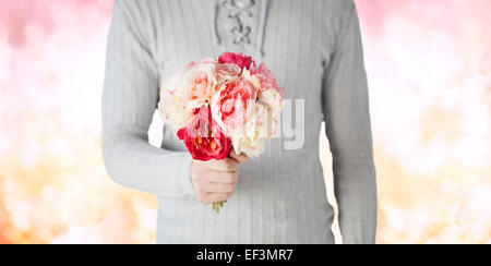 Close up of man holding Flowers Banque D'Images