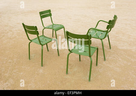 Des chaises dans le Jardin des Tuileries, Paris, France. Banque D'Images