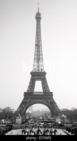 La tour Eiffel, Paris. Image en noir et blanc Banque D'Images