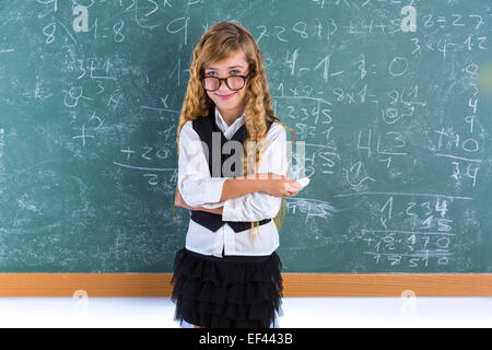 Clever nerd élève blonde girl in green lycéenne étudiant conseil Banque D'Images