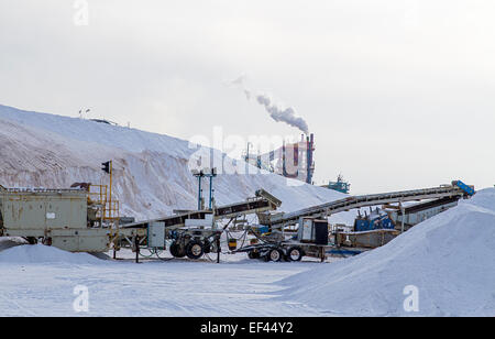 La mer Morte est une usine de potasse israélienne Sdom, sur la côte de la Mer Morte d'Israël. Banque D'Images