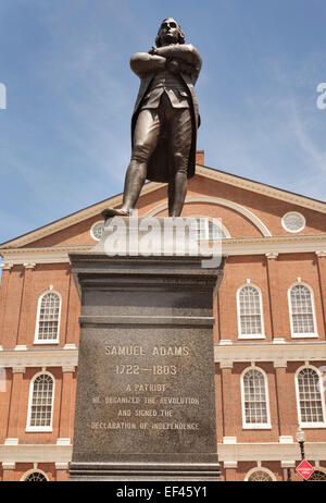 Statue de Samuel Adams à l'extérieur de Faneuil Hall, Boston, Massachusetts, USA Banque D'Images