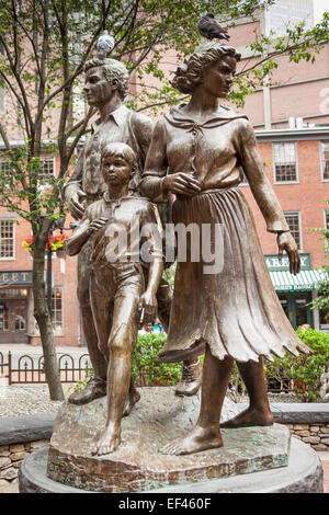 L'un des Boston Irish potato Famine Memorial Sculptures, Washington Street, Boston, Massachusetts, USA Banque D'Images