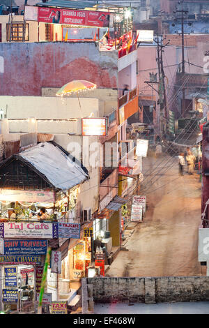 Agra, Uttar Pradesh, Inde. Taj Ganj quartier au crépuscule Banque D'Images