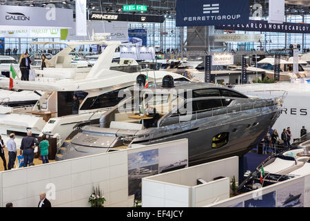 2015 - le bateau Duesseldorf mondes plus grand yachting et sports d'eau exposition Banque D'Images