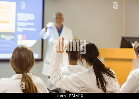 Professeur de sciences conférence donnant à la classe Banque D'Images