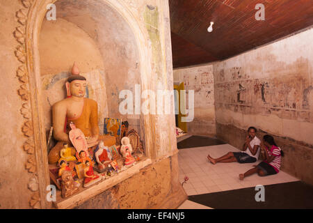 Temple bouddhiste à Hikkaduwa festival.pendant,Sri Lanka, en Asie. Banque D'Images