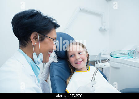 Femme dentiste dents filles examen Banque D'Images