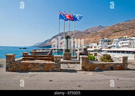 Monument à Sfakia, Crète, à la Grecque, britanniques, australiens et néo-zélandais les militaires qui ont participé à la bataille de Crète, 1941 Banque D'Images