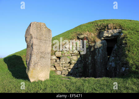 Le tumulus néolithique de Bryn Celli Ddu, Anglesey Banque D'Images