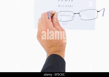 Man holding eyeglasses sur le papier Banque D'Images