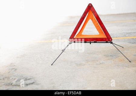 Close up on triangle warning sign Banque D'Images