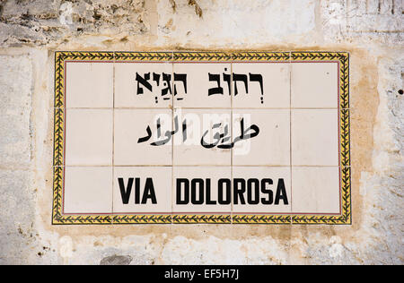 Plaque de rue Via Dolorosa dans la vieille ville de Jérusalem Banque D'Images