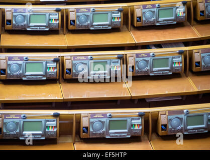 Kiev, Ukraine. 27 Jan, 2015. Le système de vote "Rada' -- Verkhovna Rada de l'Ukraine aujourd'hui, le 27 janvier 2015, a publié une déclaration russe conférant le statut de 'État agresseur', et obtenir la reconnaissance de l'échappée de Donetsk et Lougansk République populaire des organisations terroristes. Le document a été adopté aujourd'hui lors d'une session extraordinaire de la Verkhovna Rada, l'initiative a soutenu 271 MP. Son projet présenté sous des "Aide" Gopko Anna. Crédit : Igor Golovnov/Alamy Live News Banque D'Images