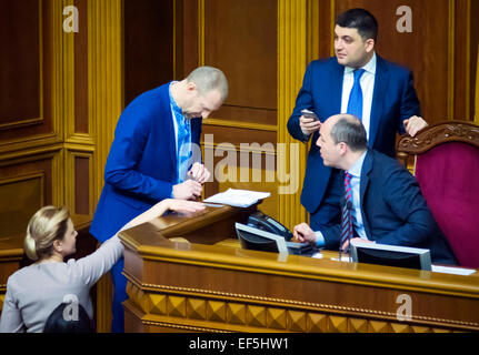 Kiev, Ukraine. 27 Jan, 2015. Les préparatifs sont en cours pour la réunion. -- Verkhovna Rada de l'Ukraine aujourd'hui, le 27 janvier 2015, a publié une déclaration russe conférant le statut de 'État agresseur', et obtenir la reconnaissance de l'échappée de Donetsk et Lougansk République populaire des organisations terroristes. Le document a été adopté aujourd'hui lors d'une session extraordinaire de la Verkhovna Rada, l'initiative a soutenu 271 MP. Son projet présenté sous des "Aide" Gopko Anna. Crédit : Igor Golovnov/Alamy Live News Banque D'Images