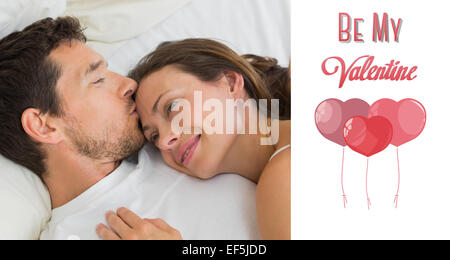 Image composite de détendu couple together in bed Banque D'Images