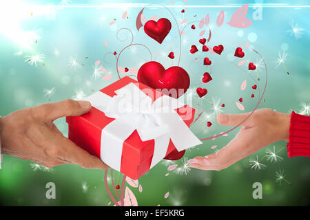 Image composite du couple holding gift Banque D'Images