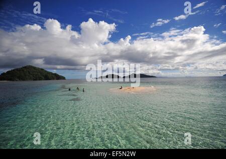 Sangir-talaud, Indonésie. 27 Jan, 2015. Le Mandaku les touristes en apnée dans le parc marin dans les îles Sangihe, au nord de Sulawesi, Indonésie, 27 janvier 2015. Mandaku marine park a de belles plages, des récifs coralliens, ainsi qu'une grande variété de poissons. C'est un grand centre d'attraction pour les plongeurs et les plongeurs. Credit : Zulkarnain/Xinhua/Alamy Live News Banque D'Images