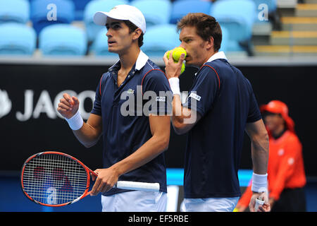 Melbourne Australie. 27 Jan, 2015. Jour 8 Australian Open tennis championships. Pierre Hugues Herbert (FRA) et Nicolas Mahut (FRA) dans la double Action Crédit : mens Plus Sport/Alamy Live News Banque D'Images