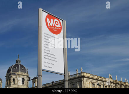 MuseumsQuartier Wien signe et Stephansdom en fond - Vienne Autriche Banque D'Images