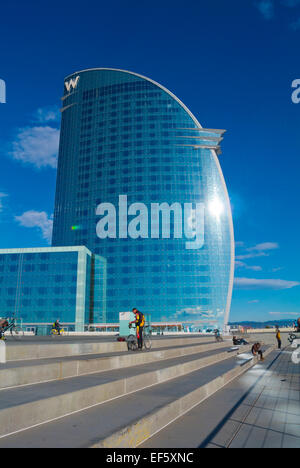 W Barcelona hotel exterior, Placa de la Rosa dels Vents, remis en zone portuaire, Barceloneta, Barcelone, Espagne Banque D'Images