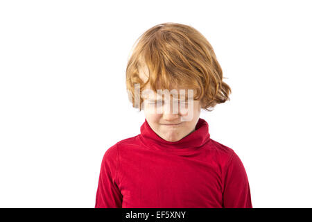 Enfant triste isolé sur fond blanc Banque D'Images