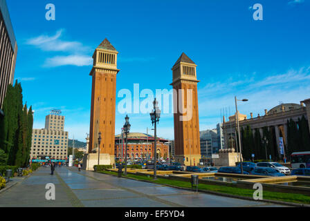 La Plaça d'Espanya, avec Tours Vénitiennes (1929), quartier Sants-Montjuic, Barcelone, Espagne Banque D'Images