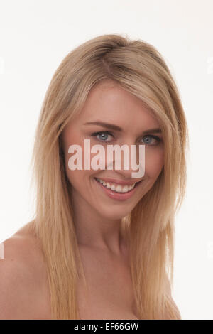Blonde woman smiling portrait Banque D'Images