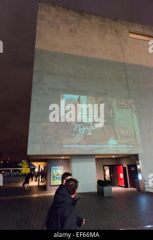 Southbank Centre, Londres, Royaume-Uni. 27 janvier 2015. Portraits de rescapés du génocide de l'Holocauste sont projetés sur le Southbank Centre sur l'Holocauste et le 70e anniversaire de la libération du camp de concentration d'Auschwitz. Crédit : Matthieu Chattle/Alamy Live News Banque D'Images