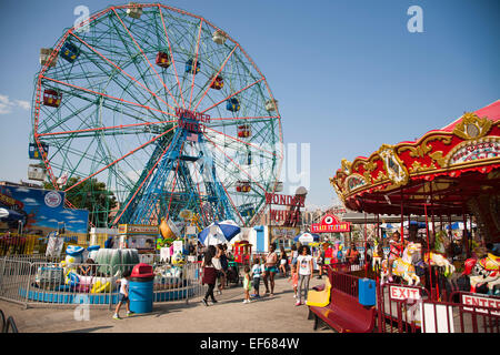 Wonder Wheel, parc d'attraction, Coney Island, New York, USA, Amérique Latine Banque D'Images