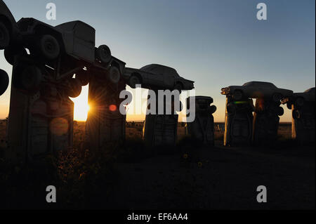 Carhenge Sculpture de l'Alliance, Nebraska, USA est une réplique de l'Angleterre Stonehenge construit à partir d'American Vintage fait des automobiles. Banque D'Images