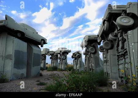 Carhenge Sculpture de l'Alliance, Nebraska, USA est une réplique de l'Angleterre Stonehenge construit à partir d'American Vintage fait des automobiles. Banque D'Images