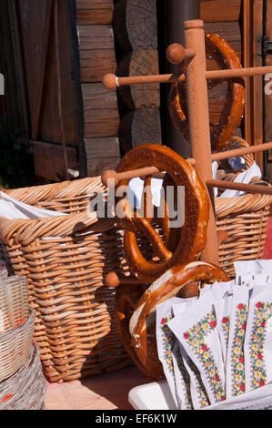 Articles dans un café au sommet du Monte Baldo, au-dessus du lac de Garda Italie Banque D'Images