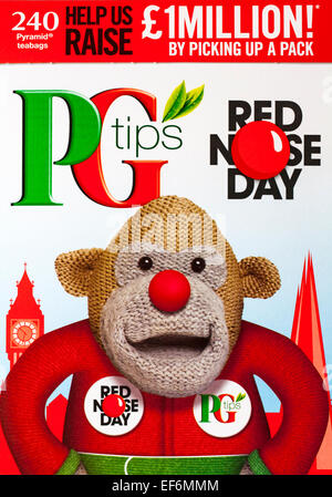 Fort de Red Nose Day PG Tips 240 sachets pyramidaux - nous aider à recueillir 1 million £ en décrochant un pack Banque D'Images