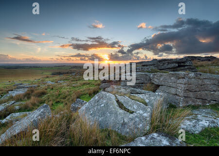 Coucher de Alex Tor sur Bodmin Moor en Cornouailles Banque D'Images