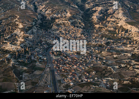 Vue aérienne de la ville de Göreme, Cappadoce, Turquie à partir de hot air balloon Banque D'Images