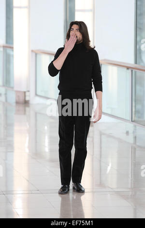 Paris, France. 27 Jan, 2015. Designer français Stéphane Rolland présente sa collection printemps/été 2015 lors de la Paris fashion week Haute Couture, à Paris, France, 27 janvier 2015. Défilés Haute Couture Paris courir jusqu'au 29 janvier 2015. Photo : Hendrik Ballhausen /afp/Alamy Live News Banque D'Images