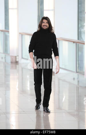 Paris, France. 27 Jan, 2015. Designer français Stéphane Rolland présente sa collection printemps/été 2015 lors de la Paris fashion week Haute Couture, à Paris, France, 27 janvier 2015. Défilés Haute Couture Paris courir jusqu'au 29 janvier 2015. Photo : Hendrik Ballhausen /afp/Alamy Live News Banque D'Images