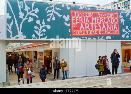 Marché de l'artisanat de Noël, Plaza de Espana, le centre de Madrid, Espagne Banque D'Images