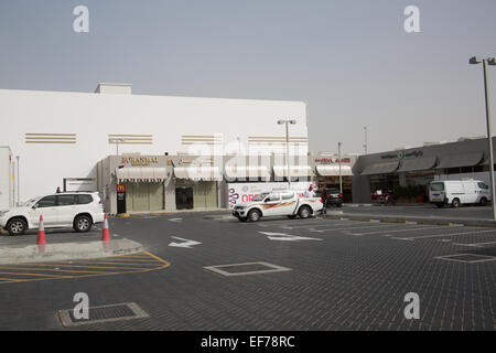Parking dans une station essence Banque D'Images