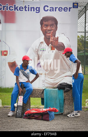 Les jeunes joueurs de cricket DU SRI LANKA GALLE AU STADE DE CRICKET INTERNATIONAL Banque D'Images