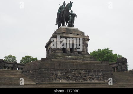 Statue équestre de l'empereur allemand William I. Banque D'Images