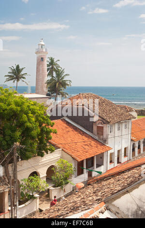 La rue coloniale et vue sur la mer à Galle Banque D'Images